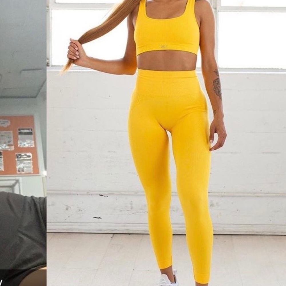 SETACTIVE leggings and box cut bra in mango